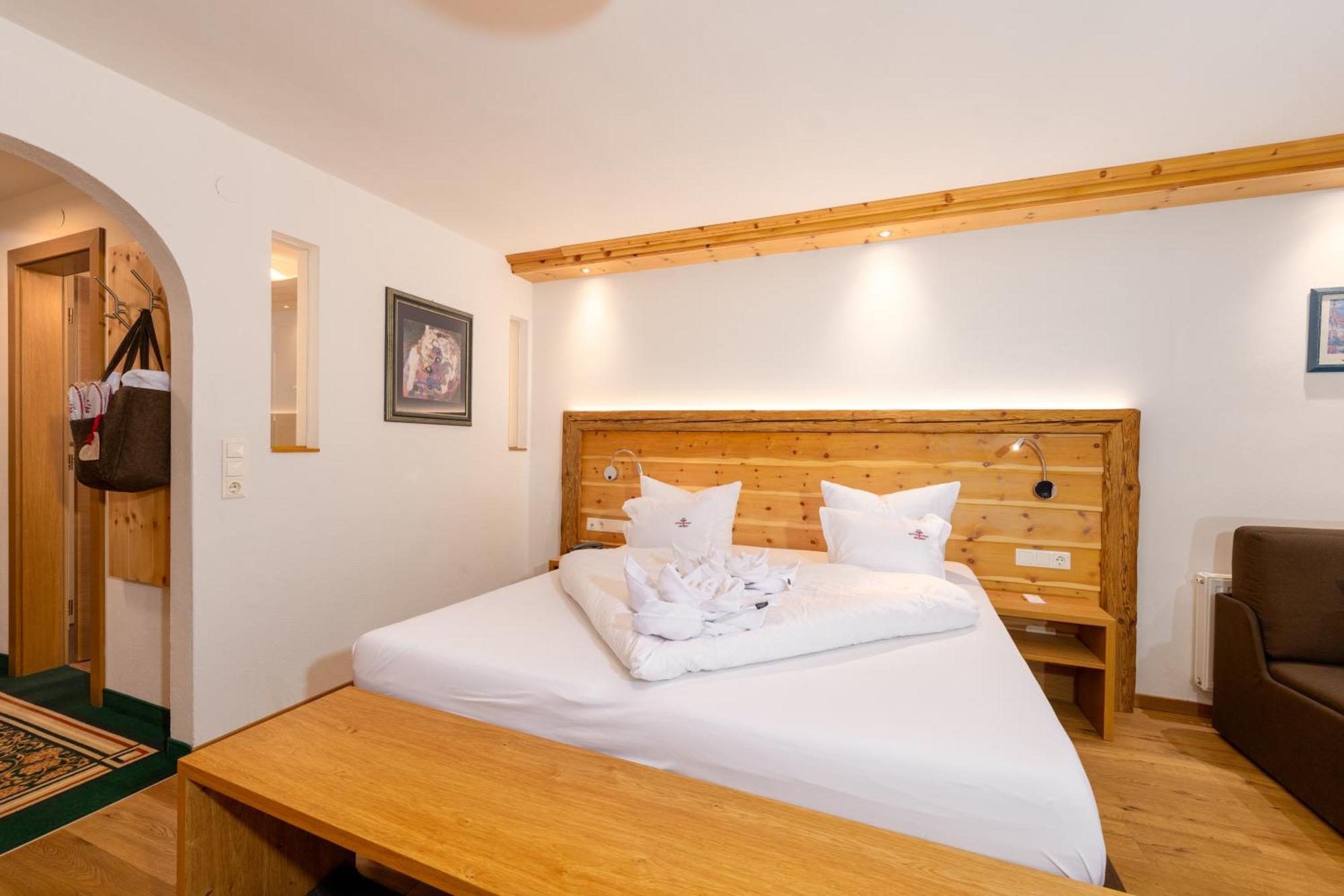 Deluxe Suite,1555629487:JPEG
