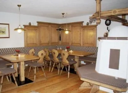 Alpenhof Pension-Garni-2